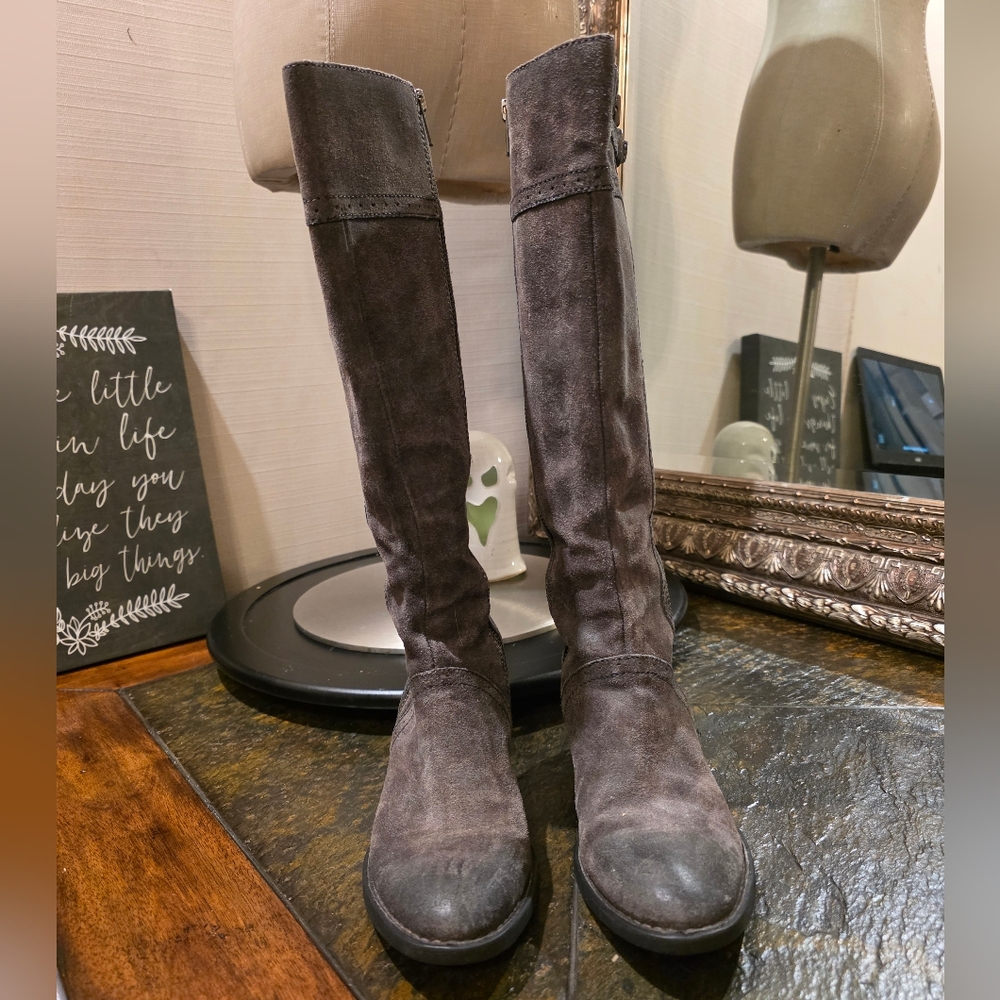 Born 'Fannar' Suede Distressed Gray Knee-High Riding Boots. Sz 6M - Picture 4 of 11